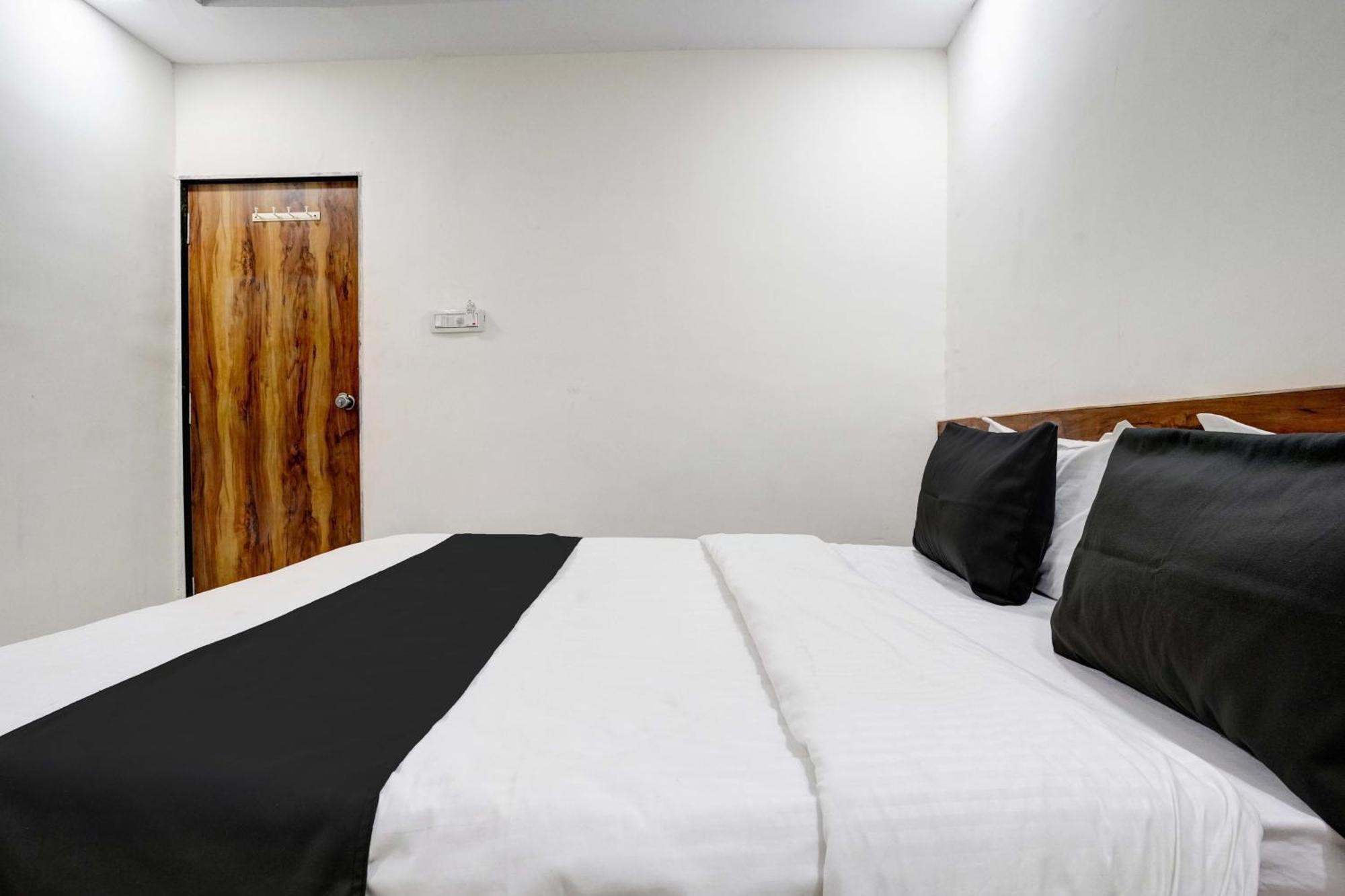 Hotel O Apollo Ahmedabad